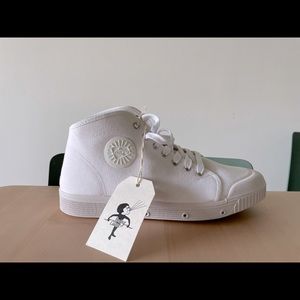 Brand new Spring Court Classic shoes